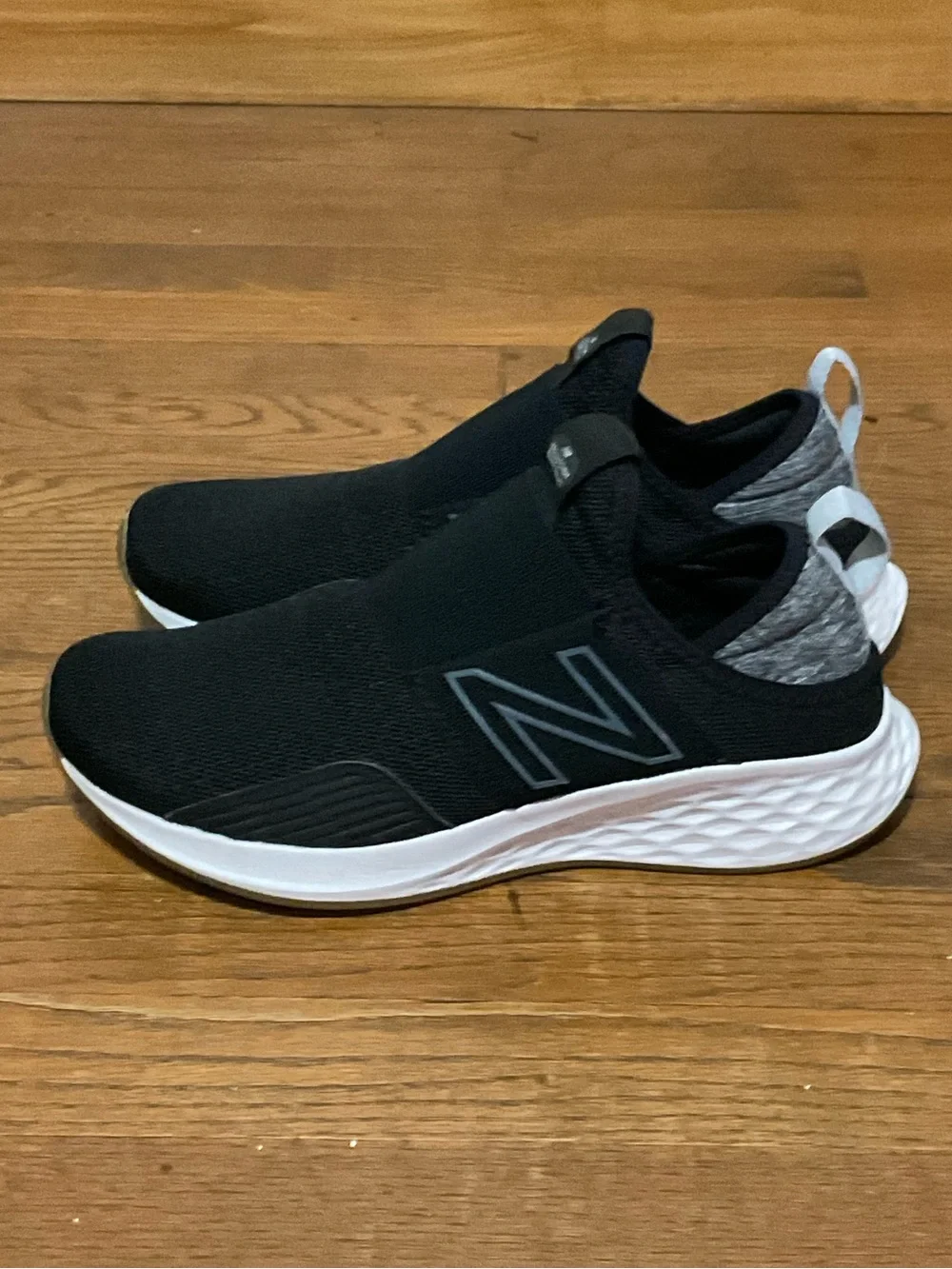 NEW BALANCE BLACK/WHITE ROAV DECON FRESH FOAM SNEAKER.LIKE NEW! MEN’S 10.